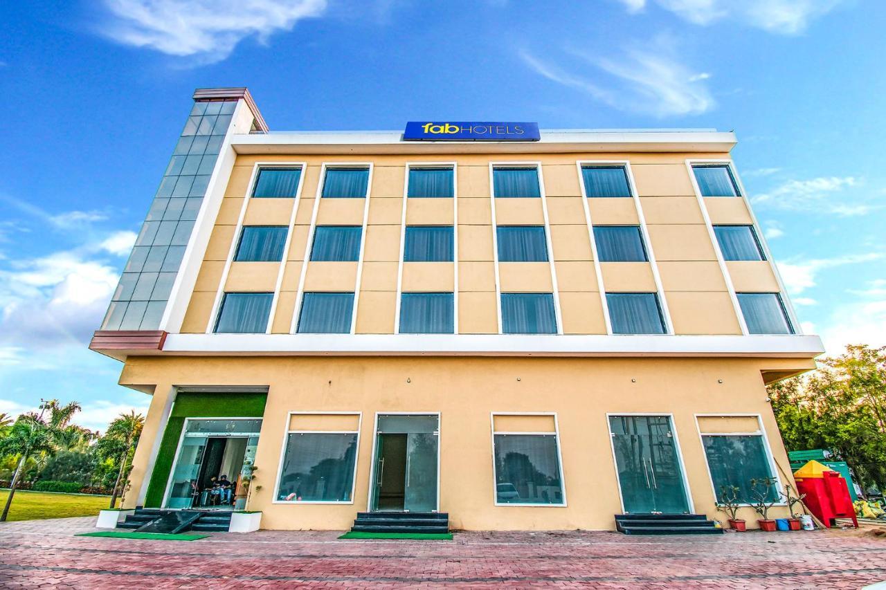 Fabhotel Amrit Greens Indore Airport Esterno foto