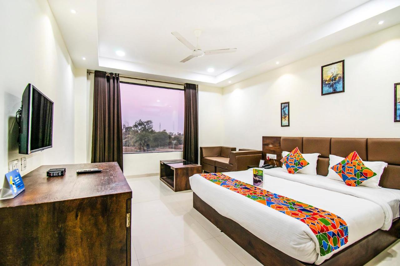 Fabhotel Amrit Greens Indore Airport Esterno foto